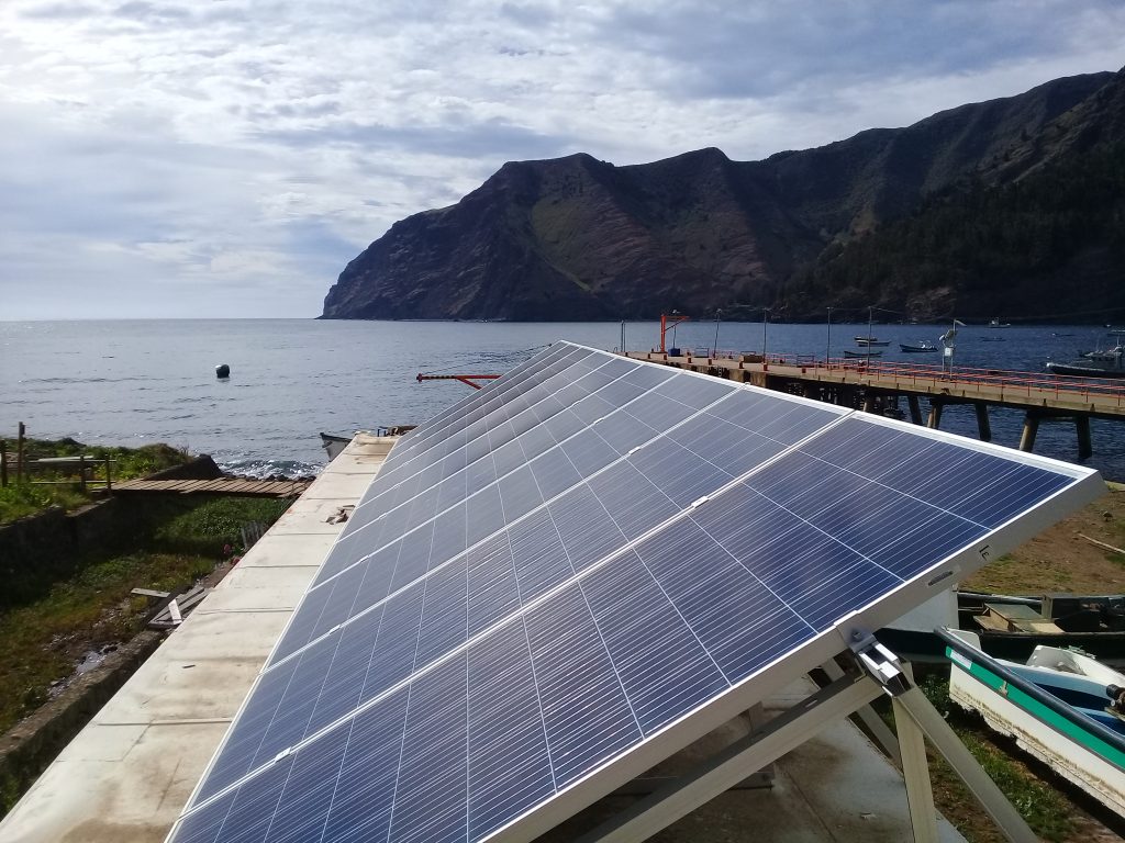 Implementación Sistema Solar Fotovoltaico en Juan Fernández